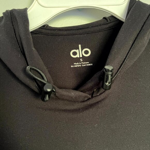 ALO YOGA Alosoft Hooded Runner Long Sleeve Women's Size Small Black - Picture 3 of 10